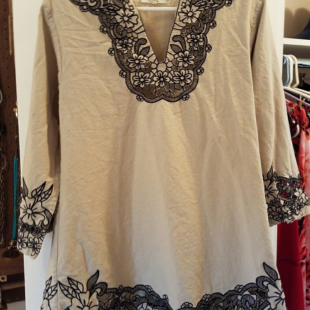 Ladies Tunic with lace detail